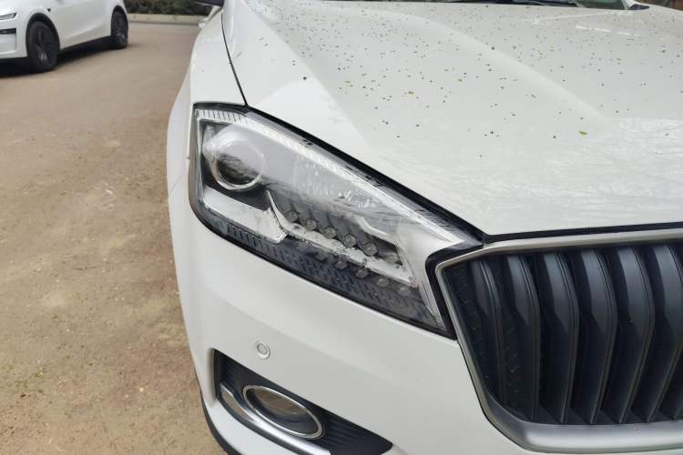Used BORGWARD BX7 2018 28T Two-Wheel Drive Luxury Version 5 Seats China V Emission Standard Right Front Headlight