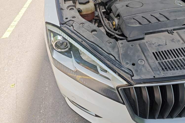 Used BORGWARD BX7 2018 28T Front-Wheel Drive Quality Enjoyment Version 5 Seats China VI Emission Standard Right Front Headlight