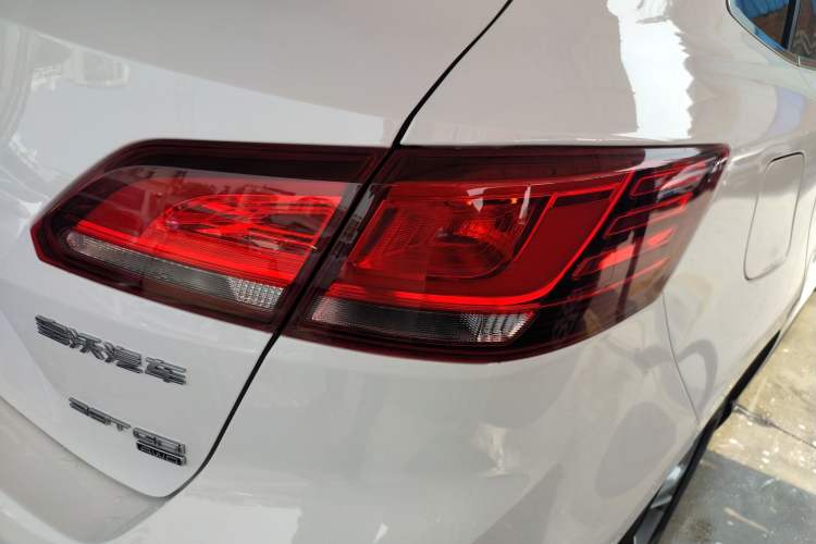 Used BORGWARD BX7 2018 28T Four-Wheel Drive Flagship Version 5 Seats China VI Emission Standard Right Rear Taillight