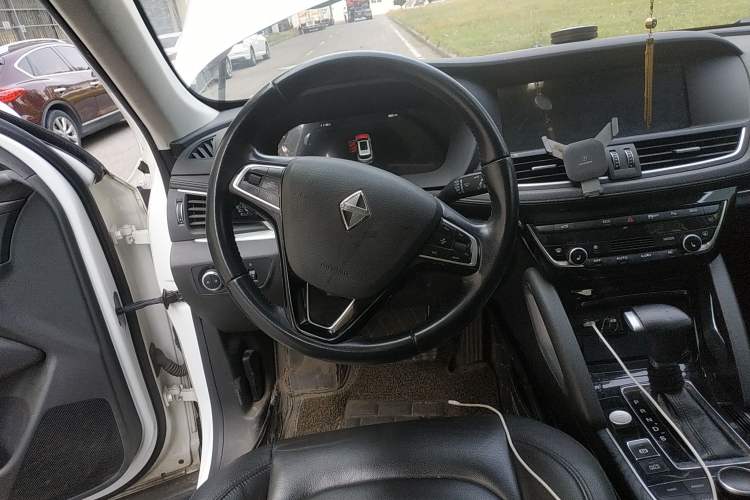 Used BORGWARD BX7 2018 28T Two-Wheel Drive Luxury Version 5 Seats China V Emission Standard Steering Wheel