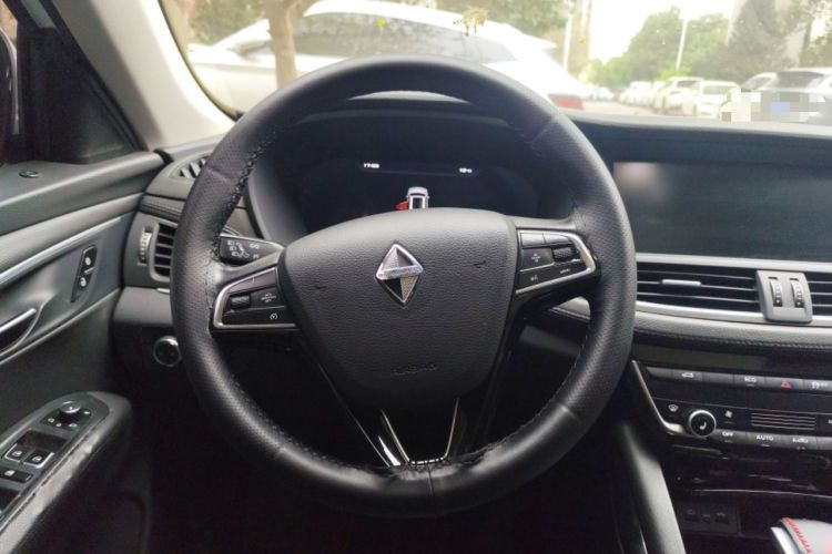 Used BORGWARD BX7 2018 28T Two-Wheel Drive Luxury Version 5 Seats China V Emission Standard Steering Wheel