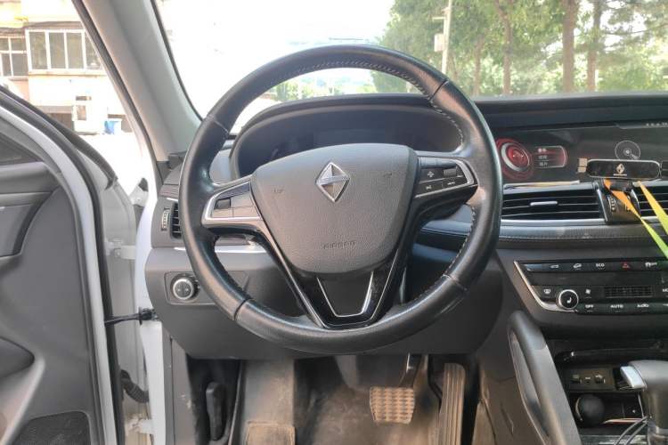 Used BORGWARD BX7 2018 28T Four-wheel Drive Luxury Model 5 Seats China VI Emission Standard Steering Wheel
