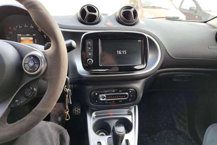 Used Brabus smart forfour 2017 BRABUS Xclusive Center Console