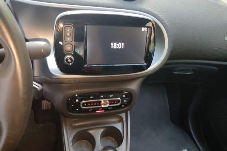 Used Brabus smart fortwo  Audio And AC Panel