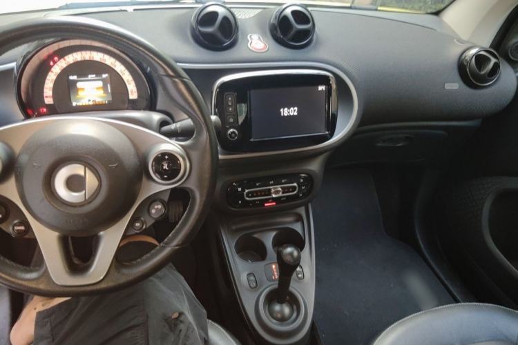 Used Brabus smart fortwo  Center Console