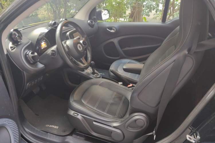 Used Brabus smart fortwo  Driver Seat