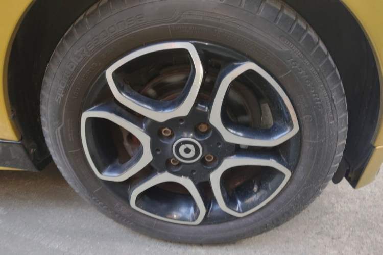 Used Brabus smart fortwo  Right Front Wheel Hub
