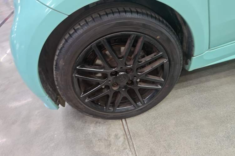 Used Brabus smart fortwo 2018 0.9T BRABUS Tailor-Made Convertible—Exclusively Customized Left Front Wheel Hub