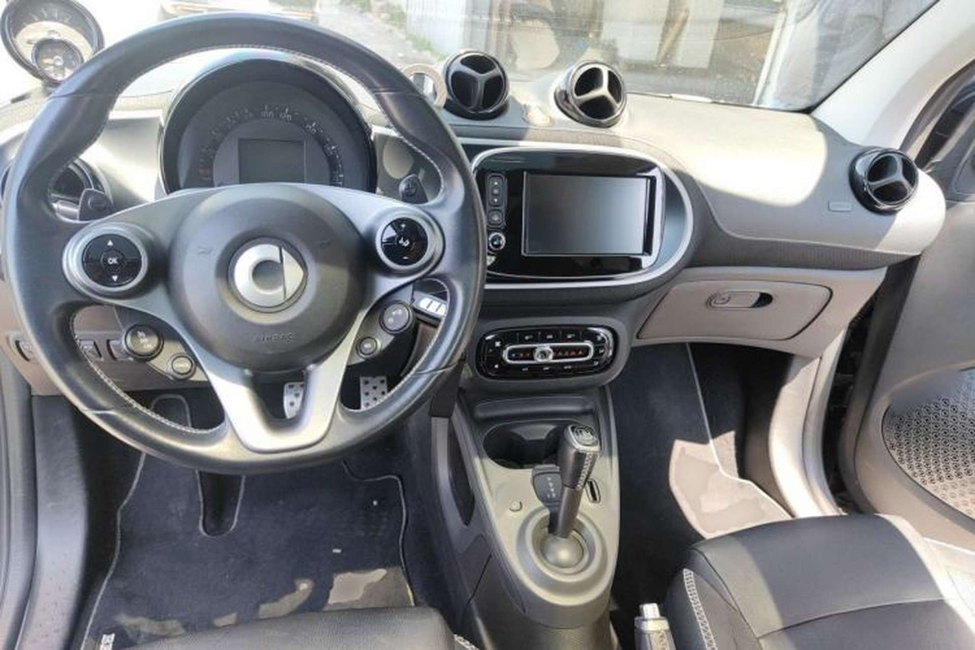 Used Brabus smart fortwo 2018 0.9T Hardtop BRABUS Xclusive Center Console
