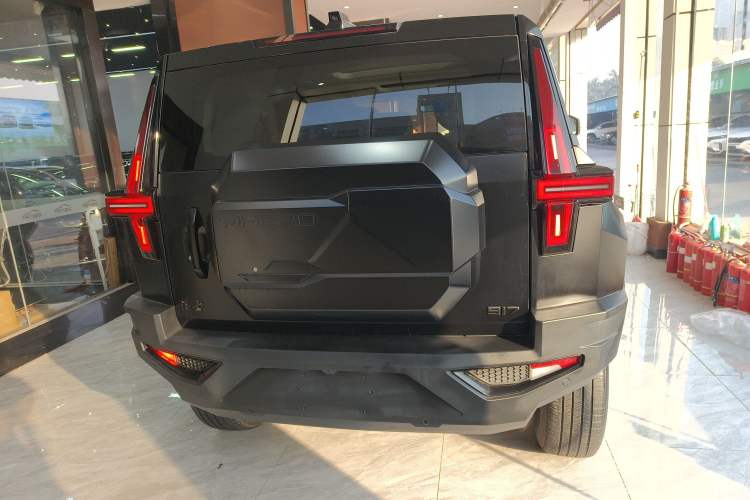 Used Brave warrior 917 2023 Range-Extended Base Model Exterior 4