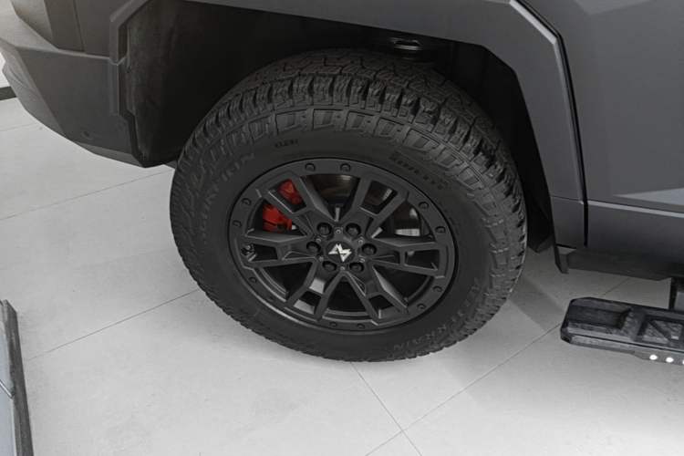 Used Brave warrior 917 2023 Range-Extended Founder Edition Exterior 5