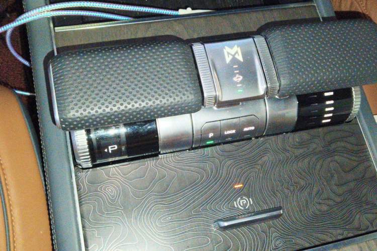Used Brave warrior 917 2023 Range-Extended Founder Edition Gear Lever
