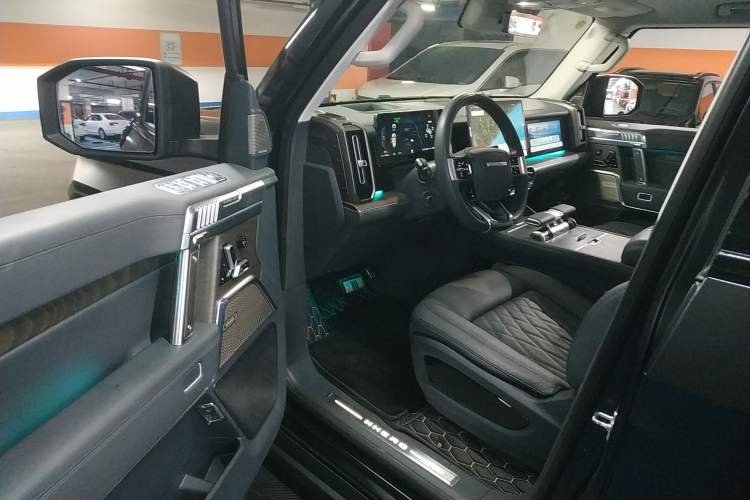 Used Brave warrior 917 2023 Range-Extended Base Model Interior 3