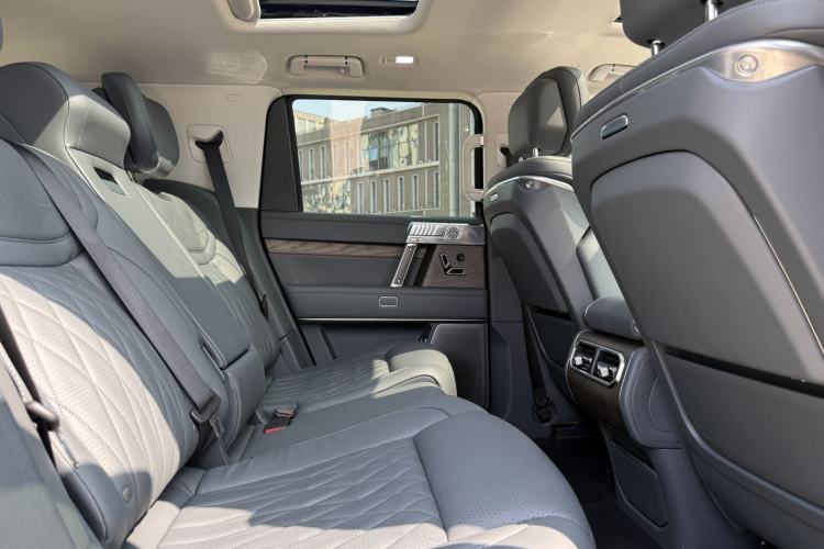 Used Brave warrior 917 2023 Range-Extended Base Model Interior 9