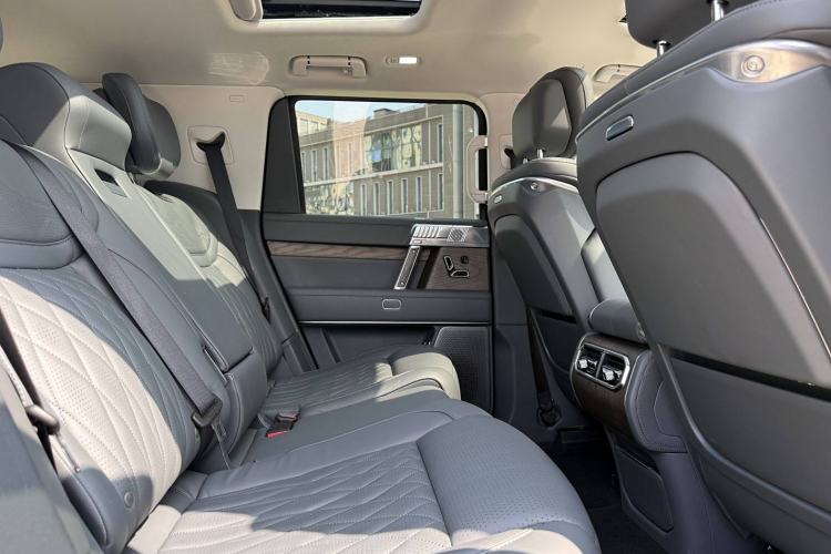 Used Brave warrior 917 2023 Range-Extended Base Model Interior 9