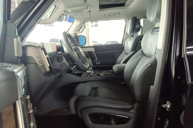 Used Brave warrior 917 2023 Range-Extended Base Model Left Front Seat