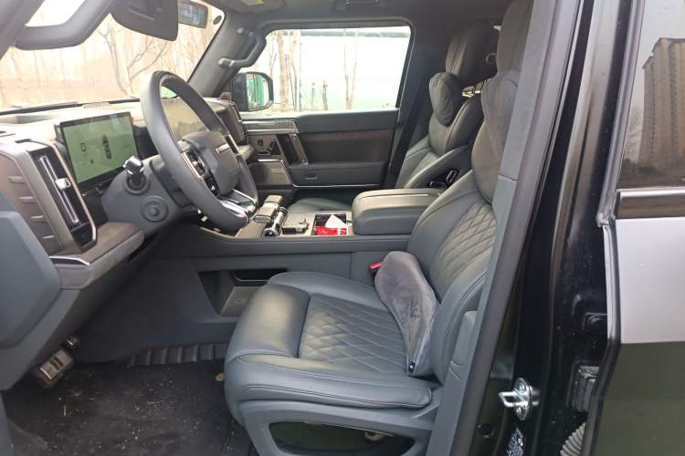 Used Brave warrior 917 2023 Range-Extended Base Model Left Front Seat