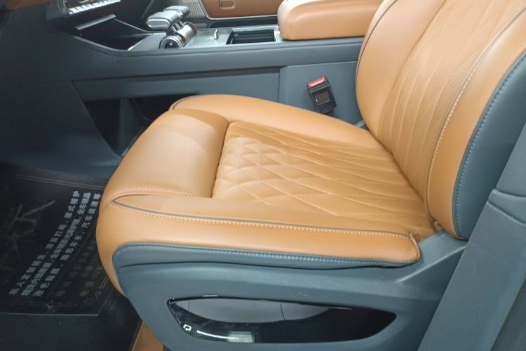 Used Brave warrior 917 2023 Range-Extended Base Model Left Front Seat