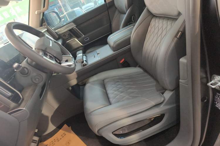 Used Brave warrior 917 2023 Range-Extended Base Model Left Front Seat