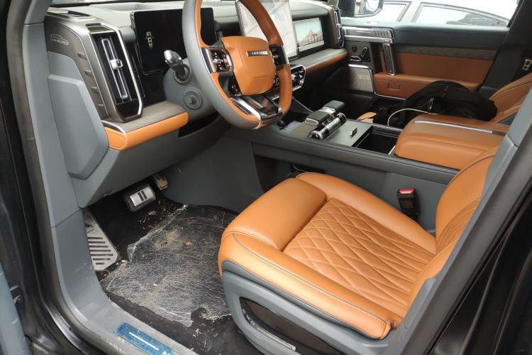 Used Brave warrior 917 2023 Range-Extended Base Model Left Front Seat