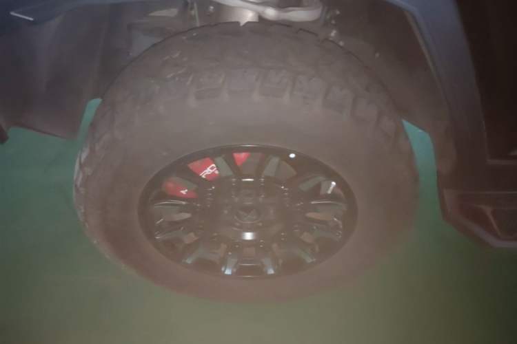 Used Brave warrior 917 2023 Range-Extended Base Model Left Front Wheel Hub
