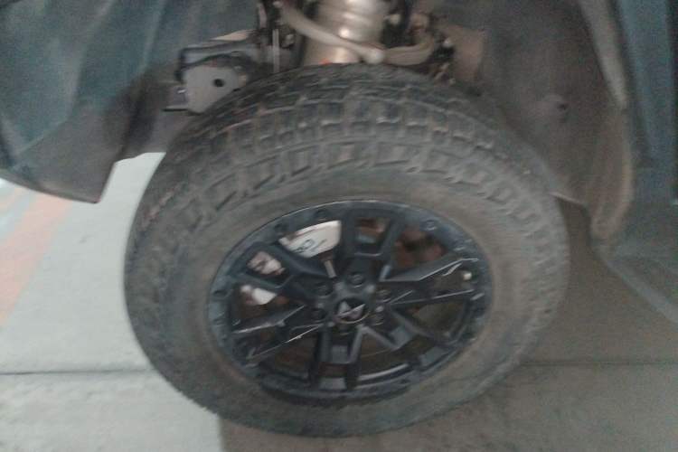 Used Brave warrior 917 2023 Range-Extended Base Model Left Front Wheel Hub