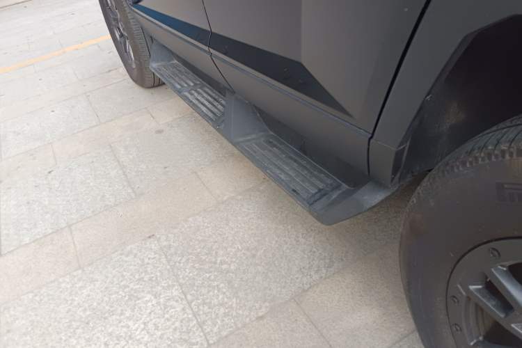 Used Brave warrior 917 2023 Range-Extended Base Model Left Side Sill