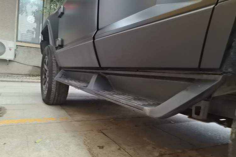 Used Brave warrior 917 2023 Range-Extended Base Model Left Side Sill