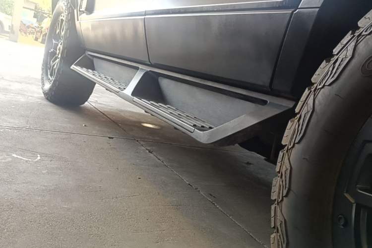 Used Brave warrior 917 2023 Range-Extended Base Model Left Side Sill