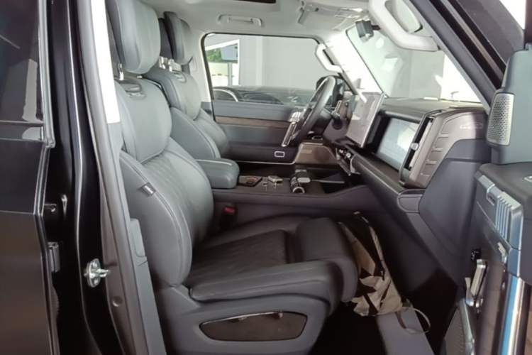 Used Brave warrior 917 2023 Range-Extended Base Model Right Front Seat