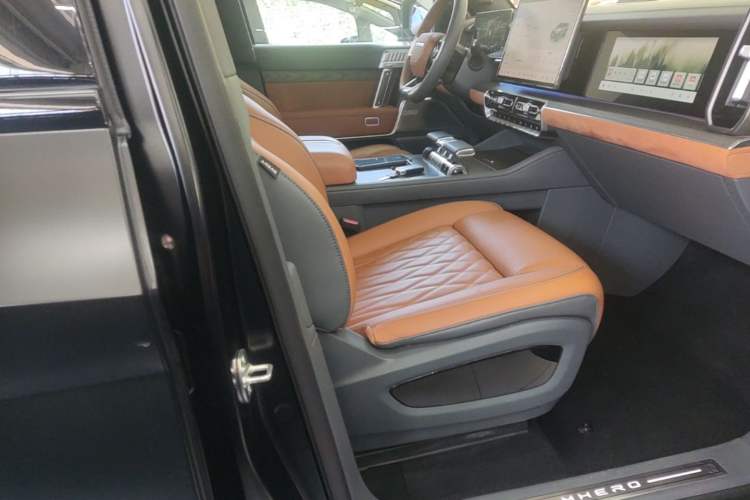 Used Brave warrior 917 2023 Range-Extended Base Model Right Front Seat