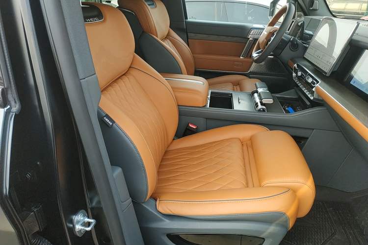 Used Brave warrior 917 2023 Range-Extended Base Model Right Front Seat