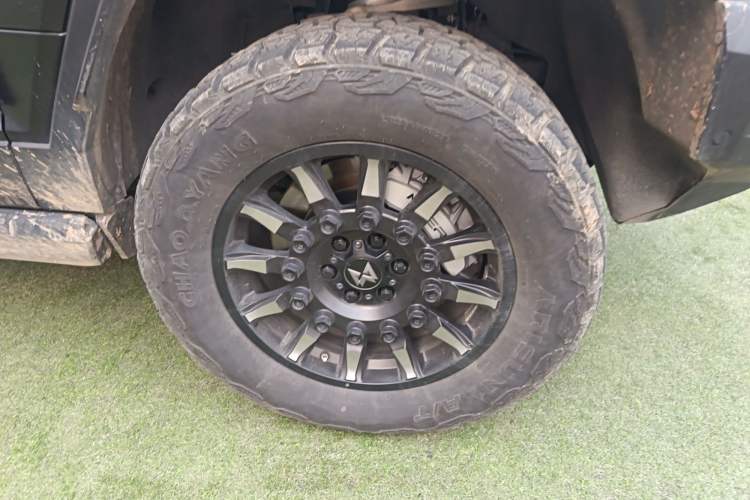Used Brave warrior 917 2023 Range-Extended Base Model Right Front Wheel Hub