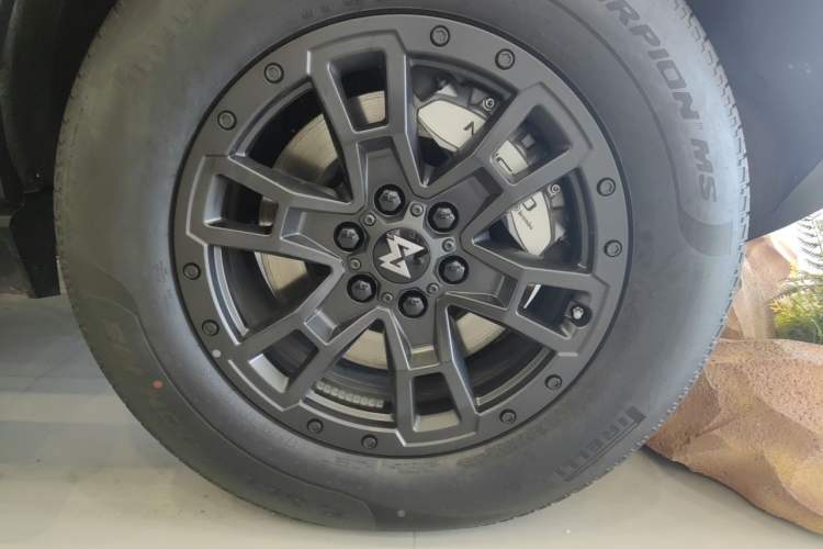 Used Brave warrior 917 2023 Range-Extended Base Model Right Front Wheel Hub