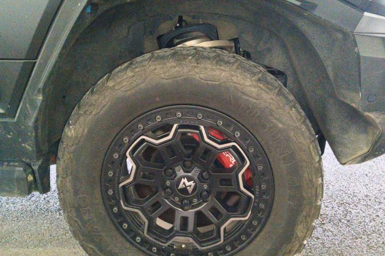Used Brave warrior 917 2023 Range-Extended Founder Edition Right Front Wheel Hub