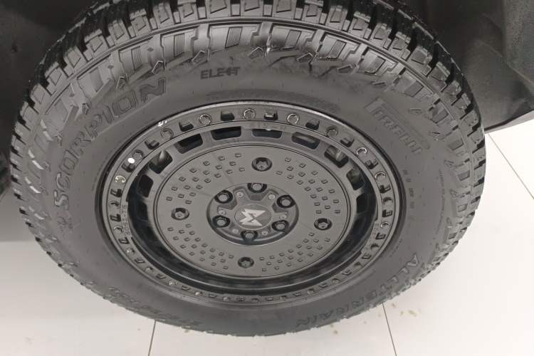 Used Brave warrior 917 2023 Range-Extended Base Model Right Front Wheel Hub