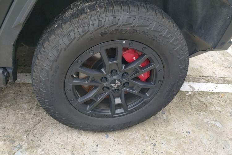 Used Brave warrior 917 2023 Range-Extended Base Model Right Front Wheel Hub