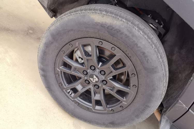 Used Brave warrior 917 2023 Range-Extended Base Model Right Rear Wheel Hub