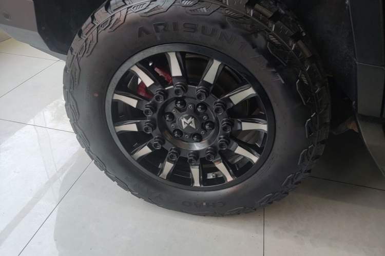 Used Brave warrior 917 2023 Range-Extended Base Model Right Rear Wheel Hub