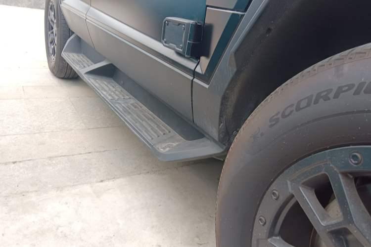 Used Brave warrior 917 2023 Range-Extended Base Model Right Side Sill