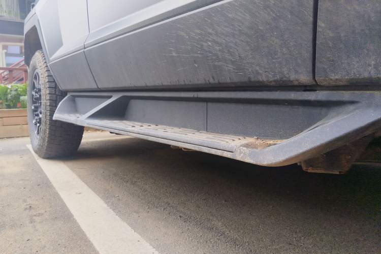 Used Brave warrior 917 2023 Range-Extended Base Model Right Side Sill
