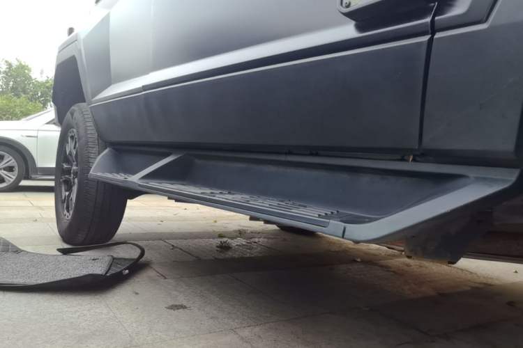 Used Brave warrior 917 2023 Range-Extended Base Model Right Side Sill