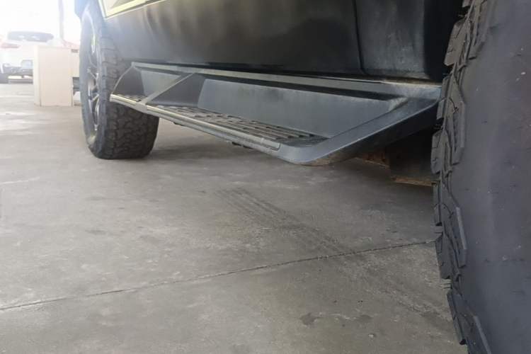 Used Brave warrior 917 2023 Range-Extended Base Model Right Side Sill