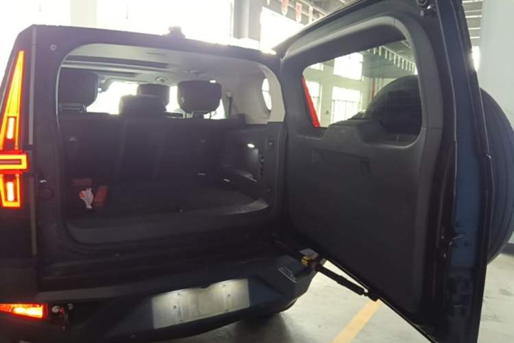 Used Brave warrior 917 2023 Range-Extended Base Model Trunk