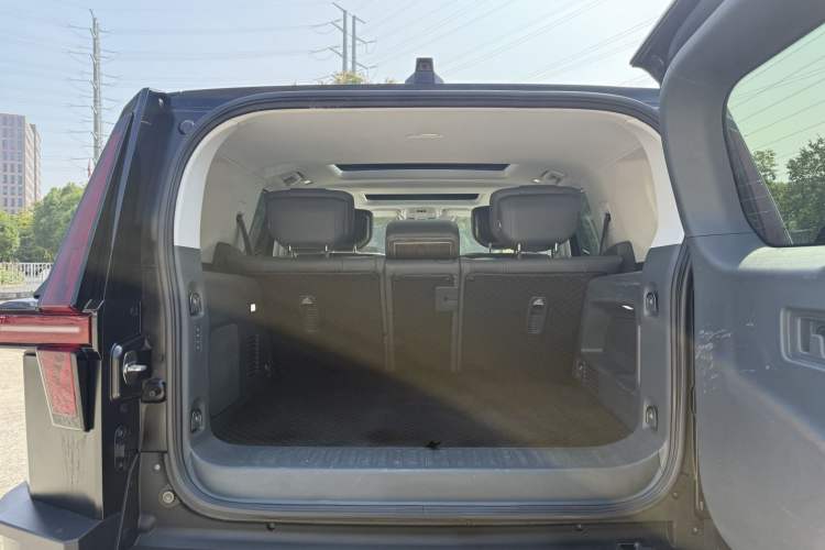 Used Brave warrior 917 2023 Range-Extended Base Model Trunk