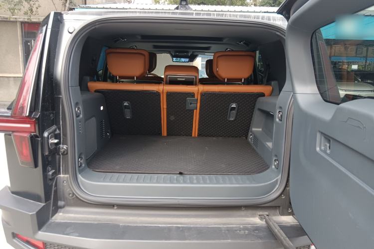 Used Brave warrior 917 2023 Range-Extended Base Model Trunk