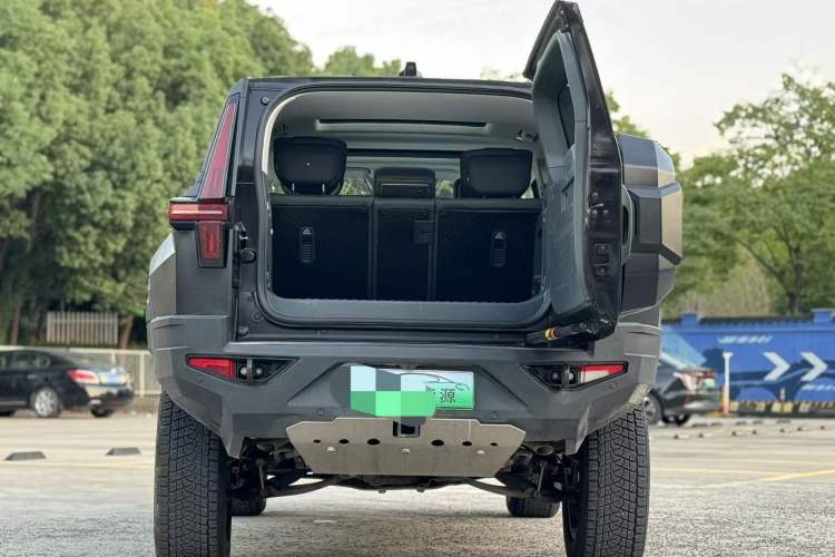 Used Brave warrior 917 2023 Range-Extended Base Model Trunk
