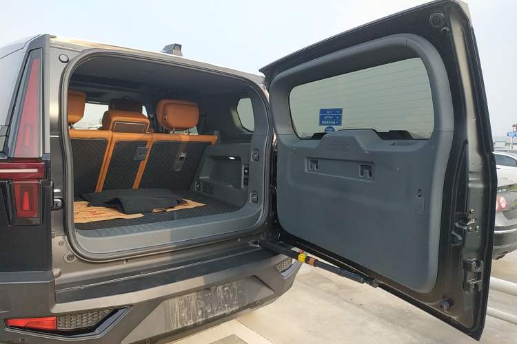 Used Brave warrior 917 2023 Range-Extended Base Model Trunk