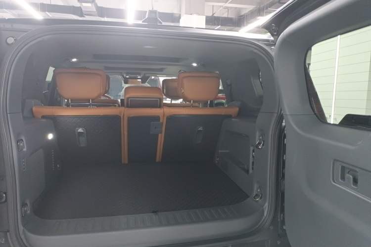 Used Brave warrior 917 2023 Range-Extended Base Model Trunk