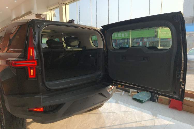 Used Brave warrior 917 2023 Range-Extended Base Model Trunk